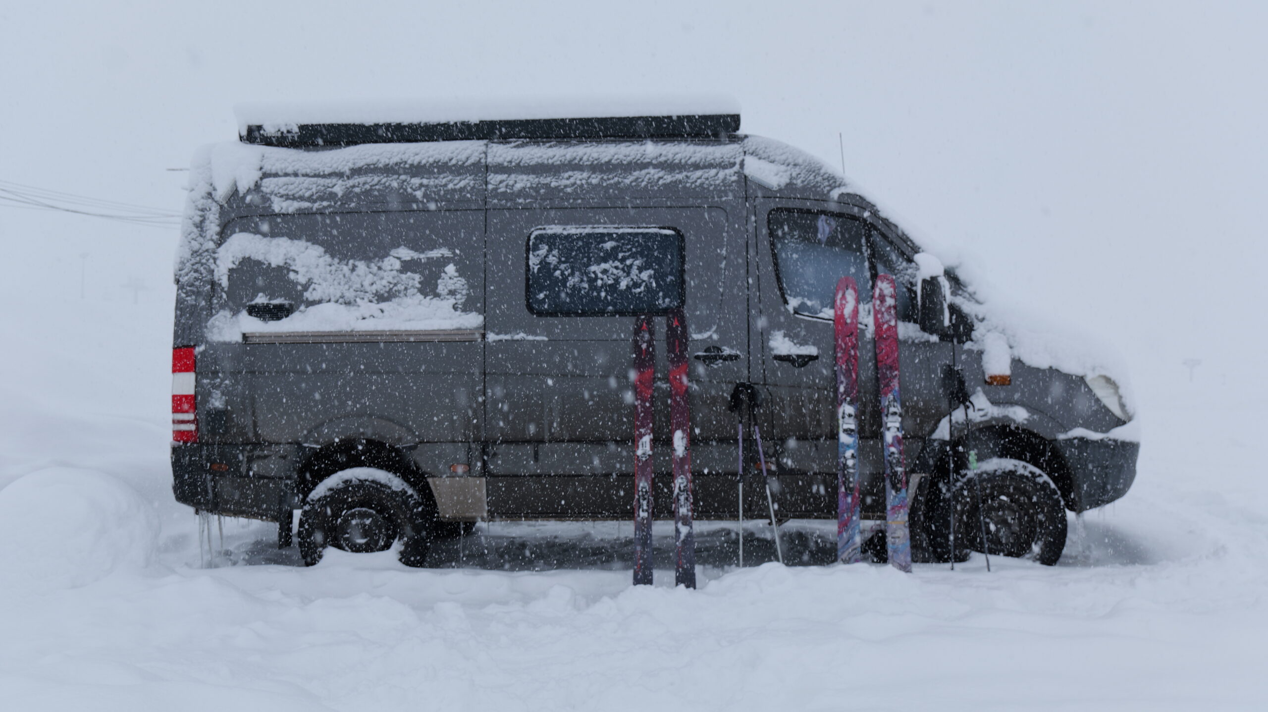 Zima v Gruzínsku: lyžovanie, skialp a vanlife pod Kaukazom